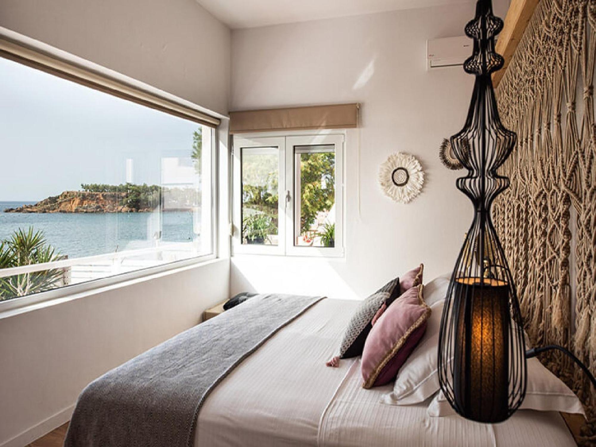 Dazzling Crete Villa | 3 Bedrooms | Villa Saffron Sunset | Beachfront Villa With Jacuzzi & Brilliant Sea Views | Chania 카토다라초 외부 사진